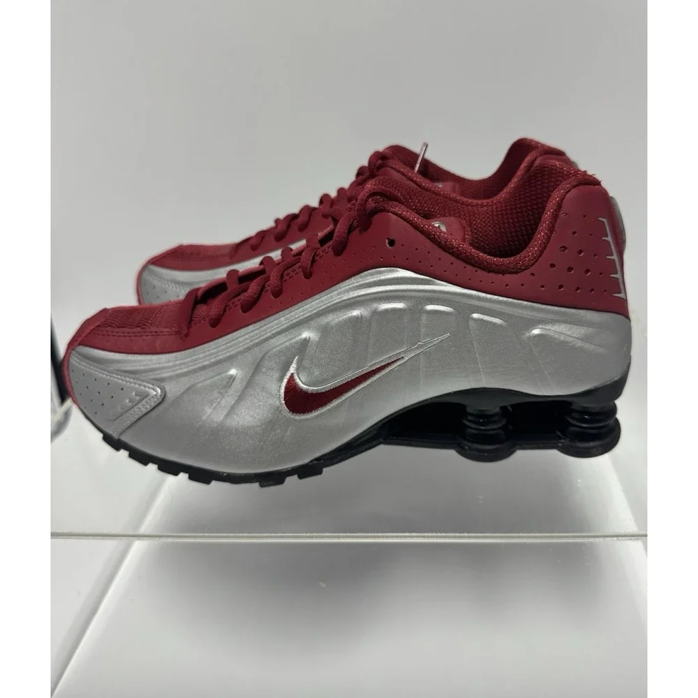 Brand New Nike Shox R4 Metallic Silver Crimson HQ1988-009 Men Size 7 / Women 8.5
